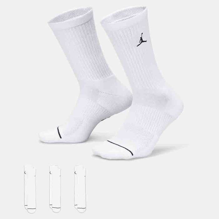 Front view of the Nike Everyday Crew Socks (3 Pairs).