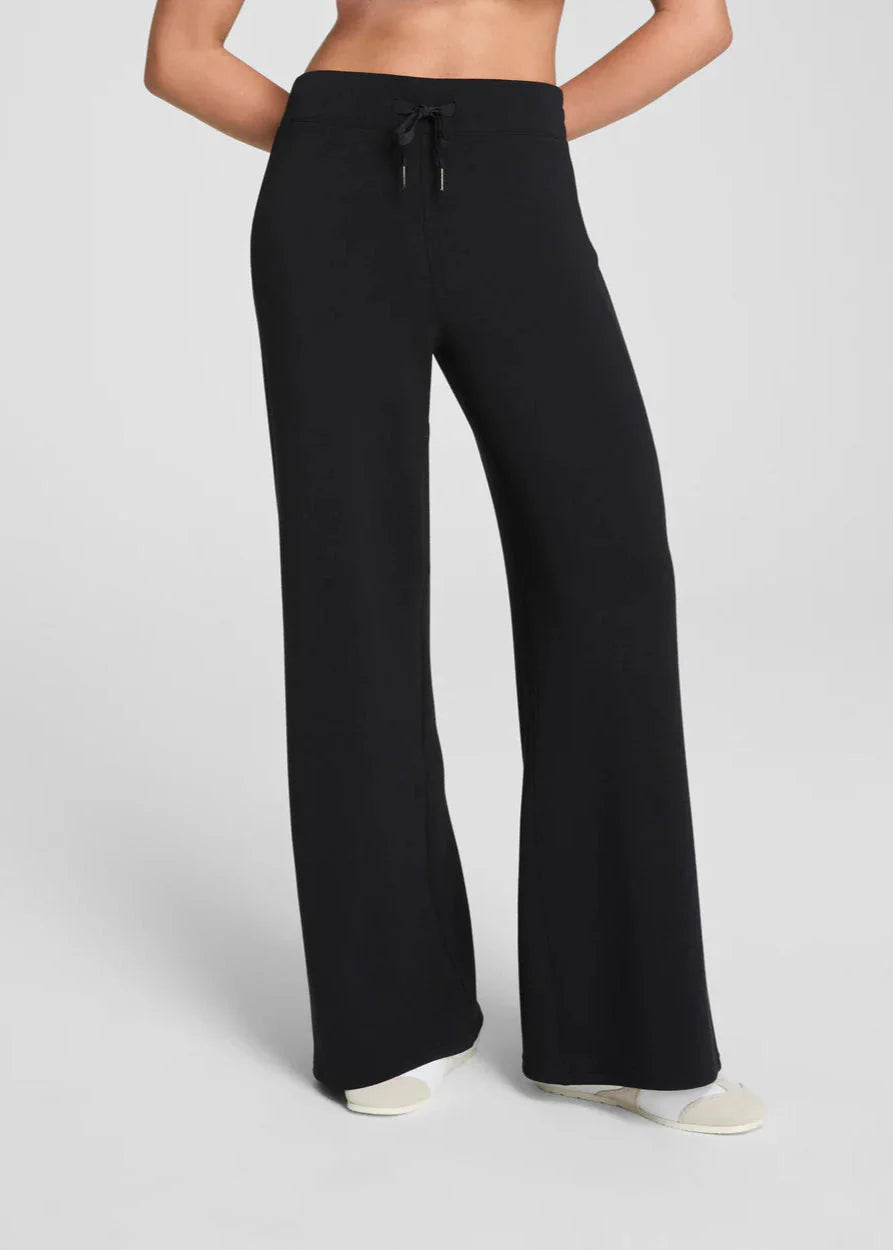 AirEssentials Wide Leg Pant
