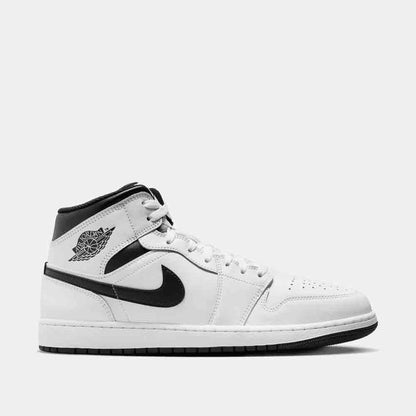 Side view of the Men's Air Jordan 1 Mid.