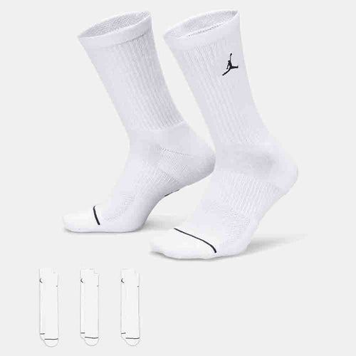 Front view of the Nike Everyday Crew Socks (3 Pairs).
