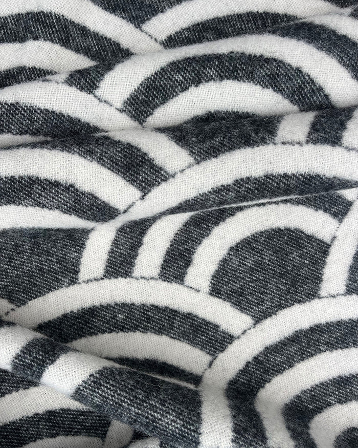 Maison Deux Blanket MOOOI LUCKY O's Black