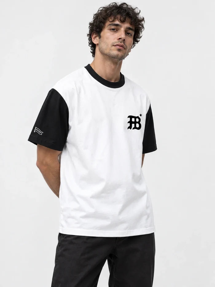Remera Familyarg x Brand & Co Duncan BW Blanco Negro — vista principal